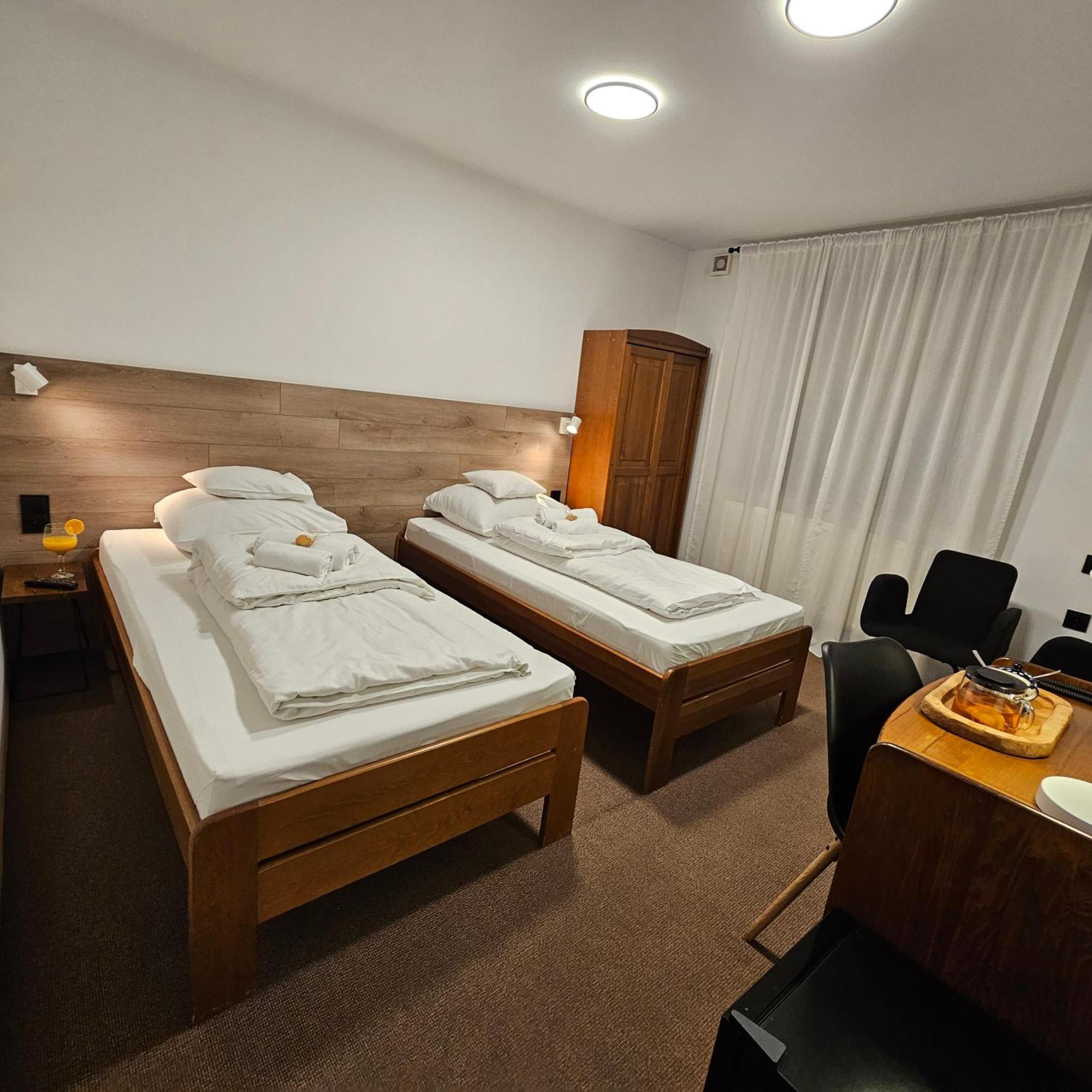 Hotel Protea Boleslawiec Exterior photo